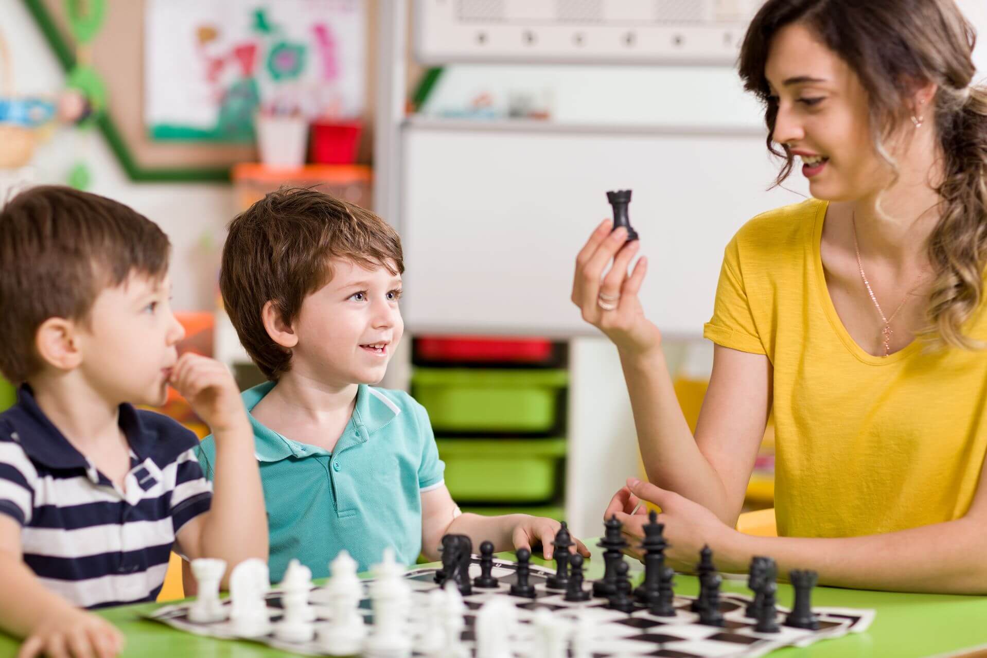 A importância do xadrez na escola - Over Colégio e Curso